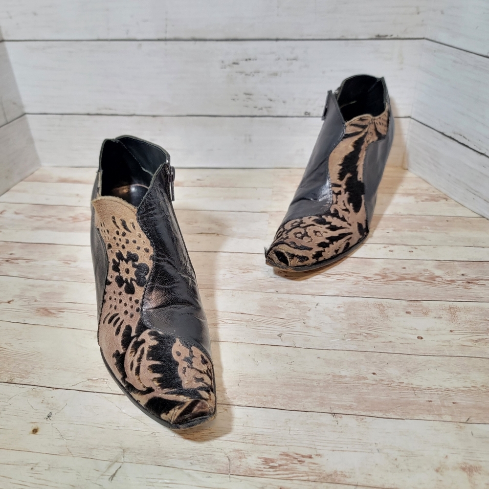 Cydwoq Vintage calfhair and leather booties - Picture 10 of 13